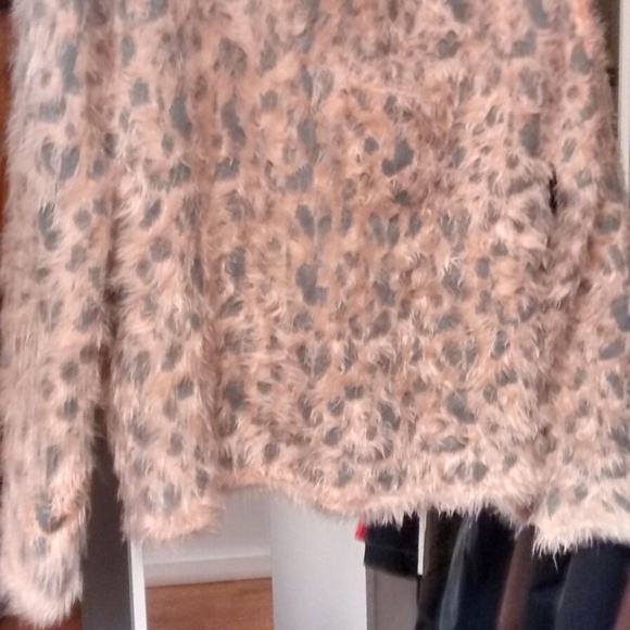 Exclusive of ornamentation XOXO sweater S size for - Picture 2 of 7